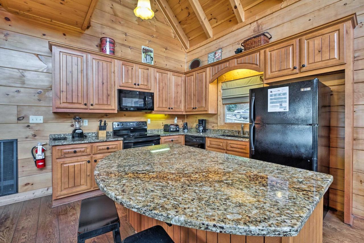 Pigeon Forge Cabin With Brand New Hot Tub And Views! Villa Сивиървил Екстериор снимка