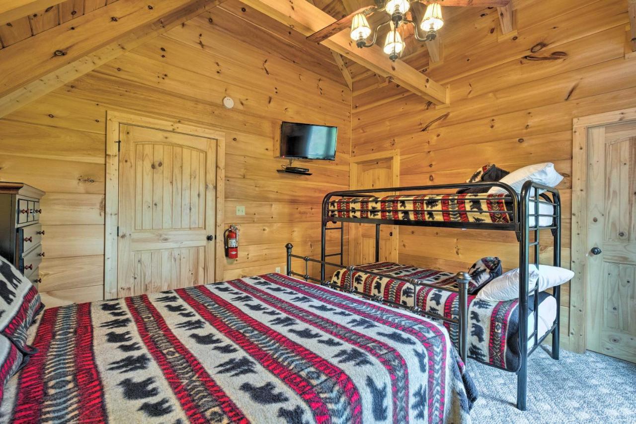 Pigeon Forge Cabin With Brand New Hot Tub And Views! Villa Сивиървил Екстериор снимка