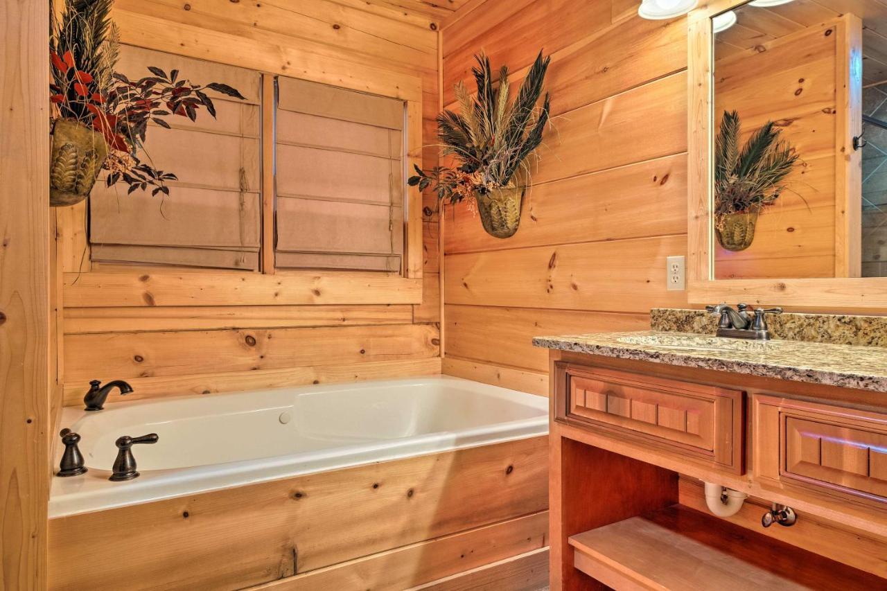 Pigeon Forge Cabin With Brand New Hot Tub And Views! Villa Сивиървил Екстериор снимка